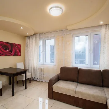 Rynek Standard By Bookinghost *